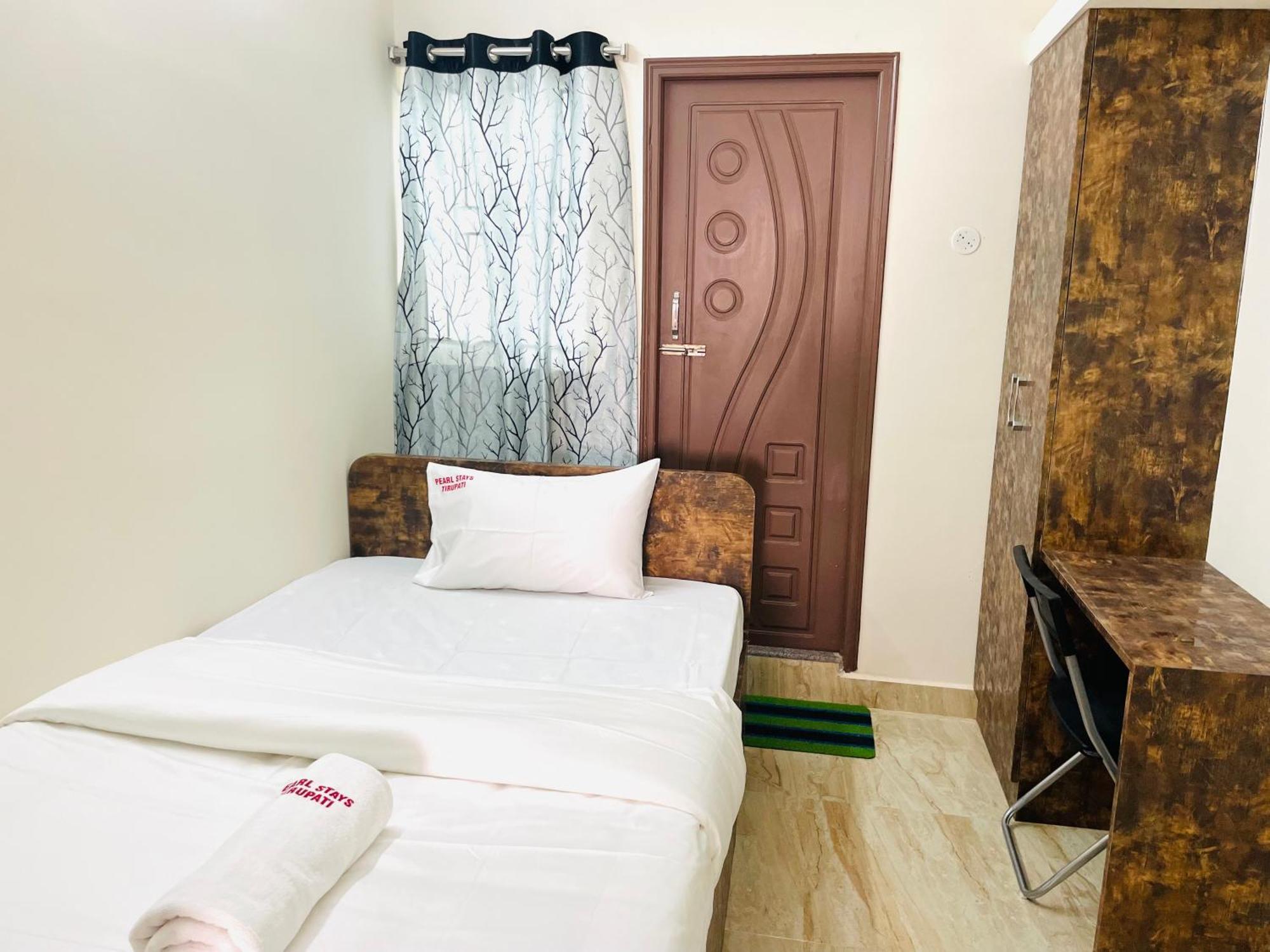 Pearl Stays, Tirupathi ティルパティ エクステリア 写真
